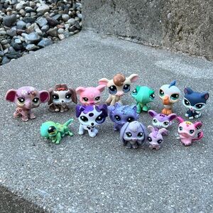 Littlest Pet Shop Bundle of 14 LPS Bobblehead Toy Pets
